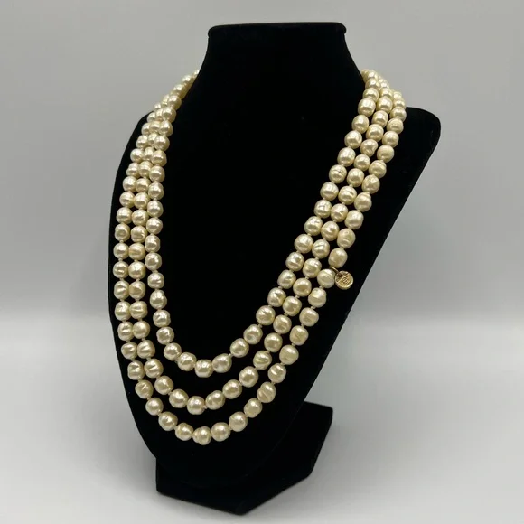 HP๐ 1981 Chanel Pearl Necklace - Picture 1 of 14